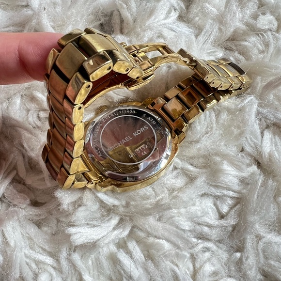 Michael Kors MK5123 Women’s Gold Stainless Steel Analog Dial Quartz Watch - Picture 2 of 6